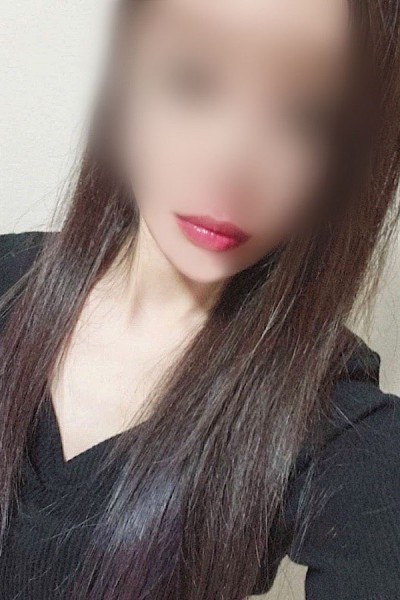 新人エレナ